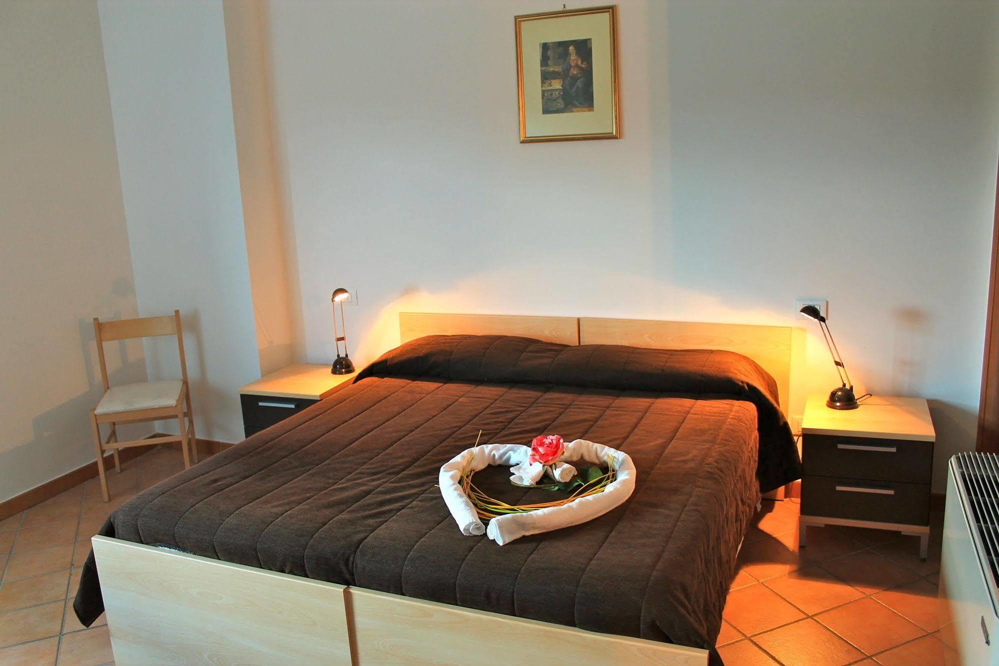 Residence Sol Levante ฟรัสกาตี ภายนอก รูปภาพ